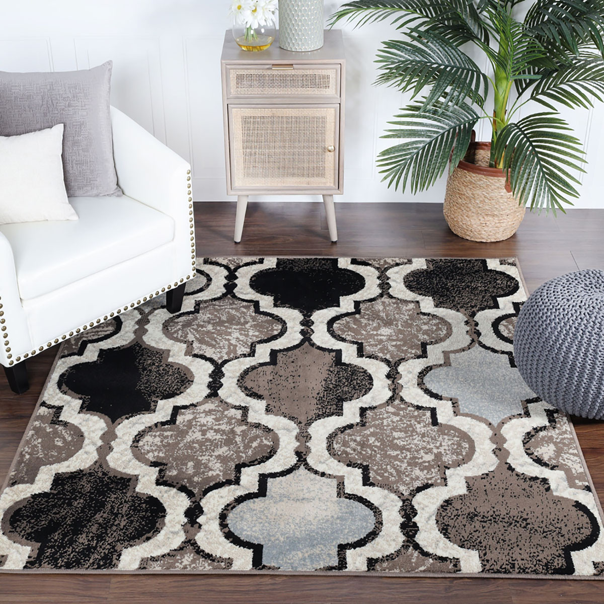 8" Square Ivory Square Quatrefoil Power Loom Distressed Stain Resistant Area Rug