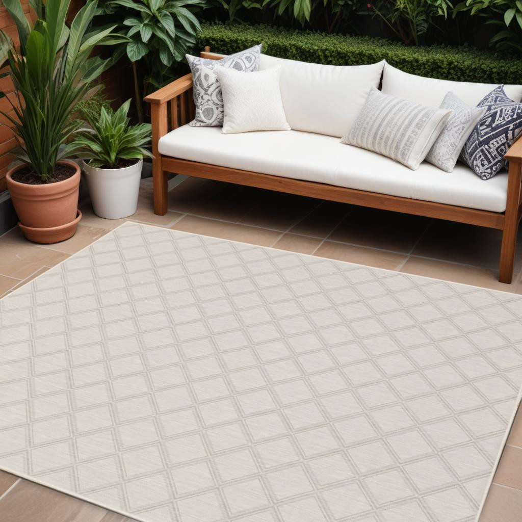 7' X 9' Gray and Ivory Geometric Stain Resistant Indoor Outdoor Area Rug-507784-1