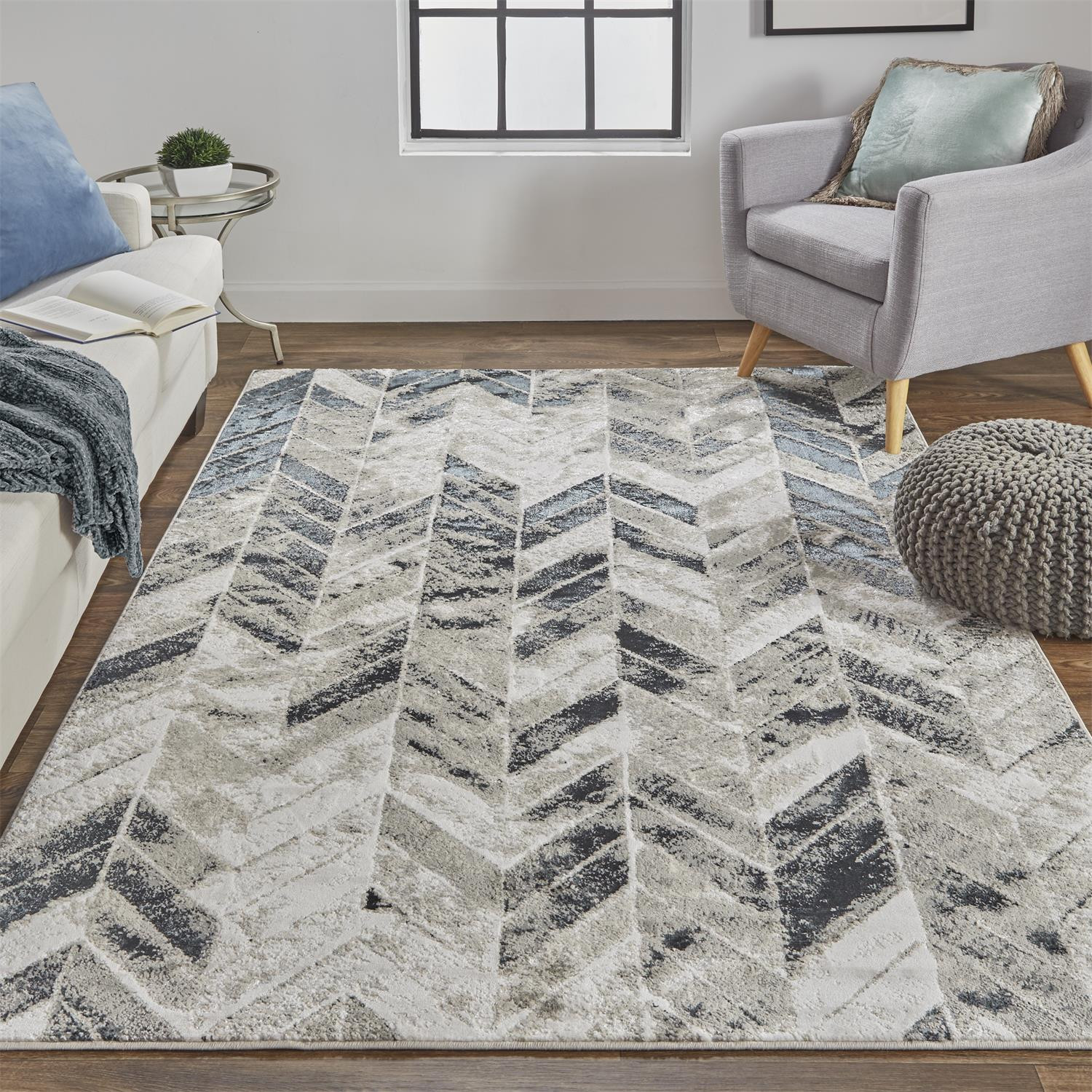 4" X 6" Gray and Black Geometric Non Skid Area Rug