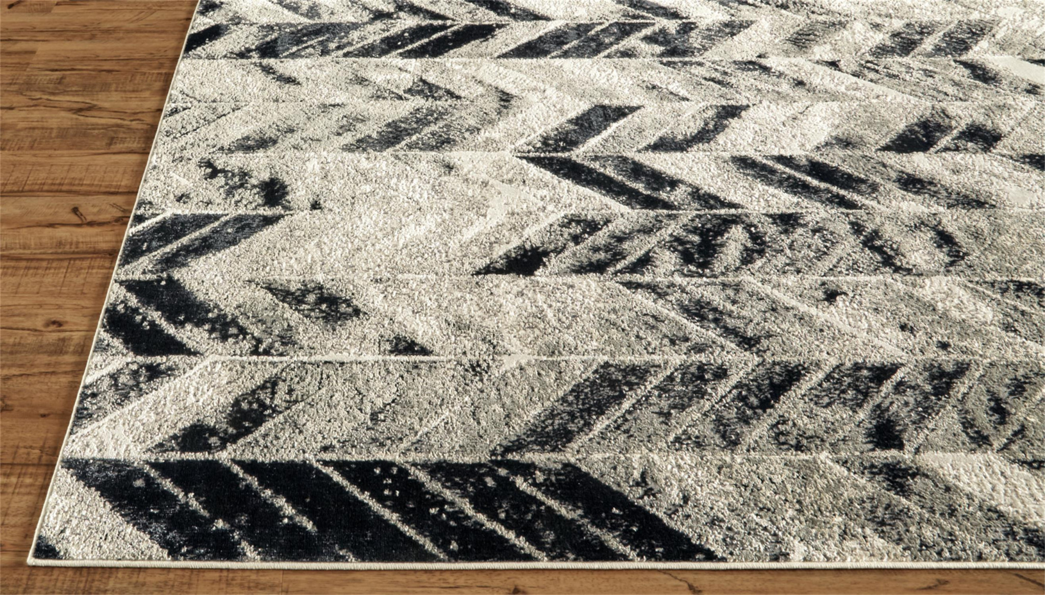 4" X 6" Gray and Black Geometric Non Skid Area Rug