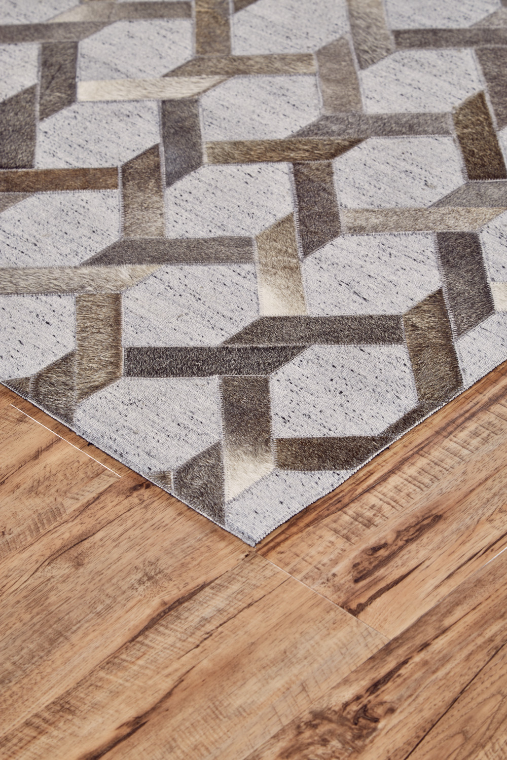 5 X 8 gray Taupe And Silver geometric Hand Woven Area Rug