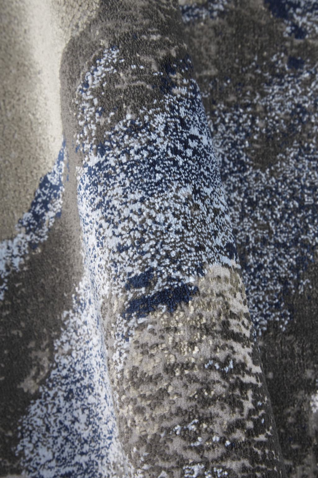 2" X 3" Blue Gray And White Abstract Area Rug