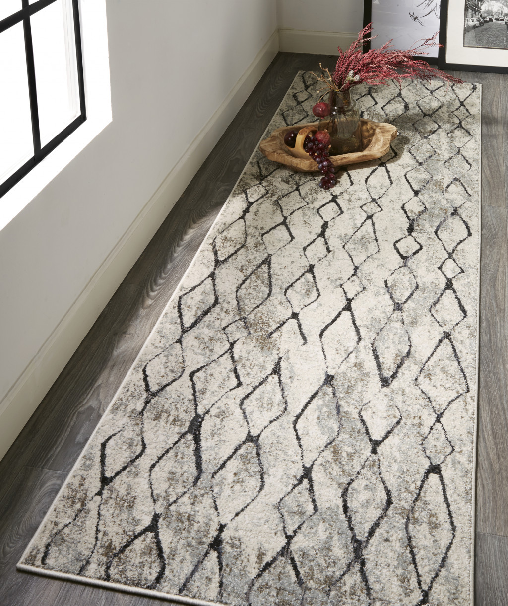 8" Gray and Ivory Abstract Runner Rug