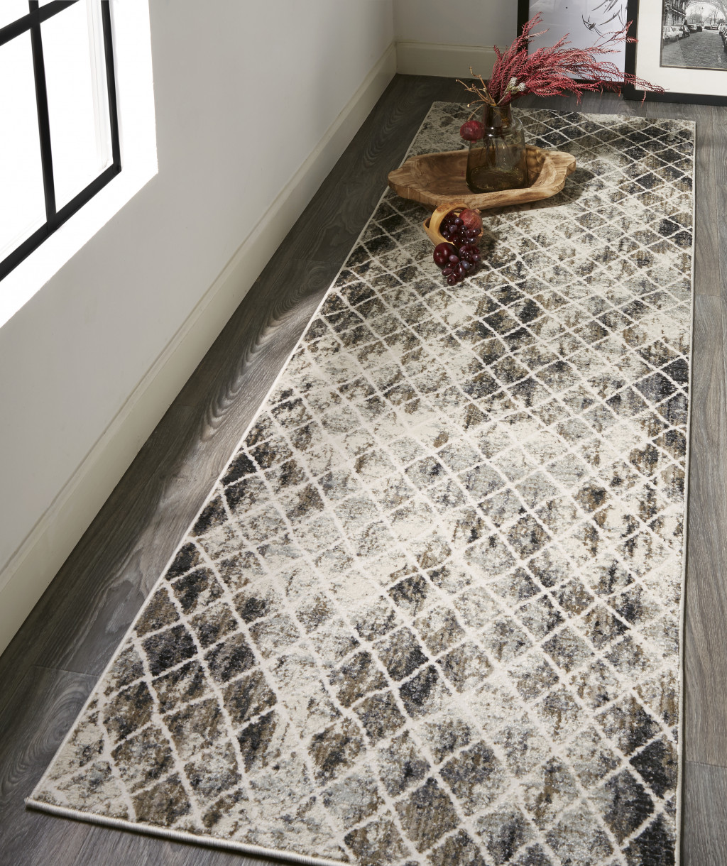 8" Gray and Ivory Abstract Runner Rug