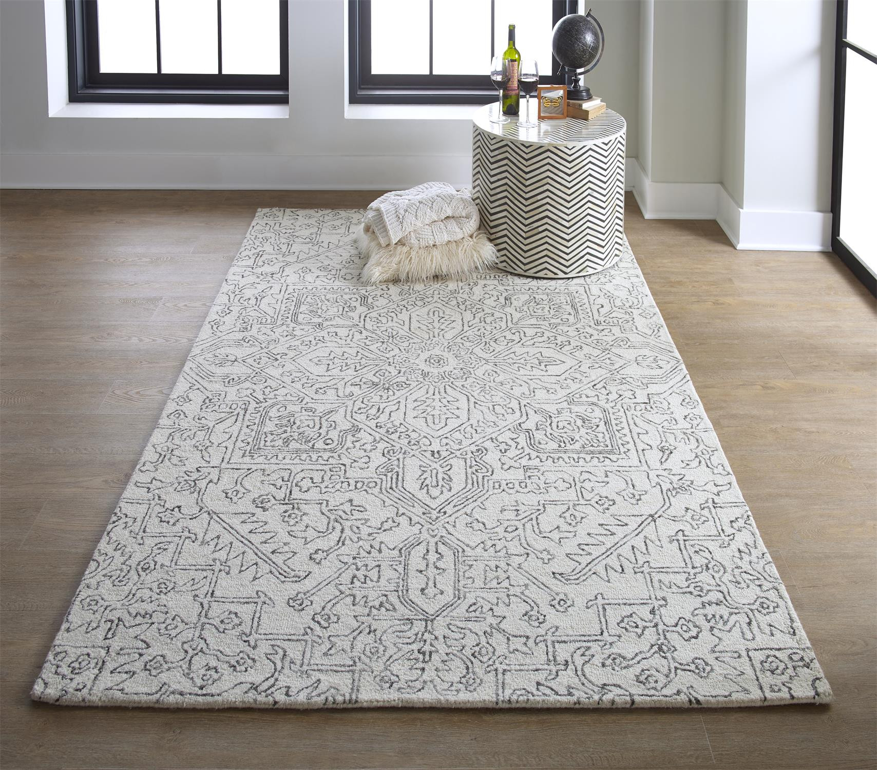 8" X 10" Ivory And Gray Wool Floral Tufted Handmade Stain Resistant Area Rug