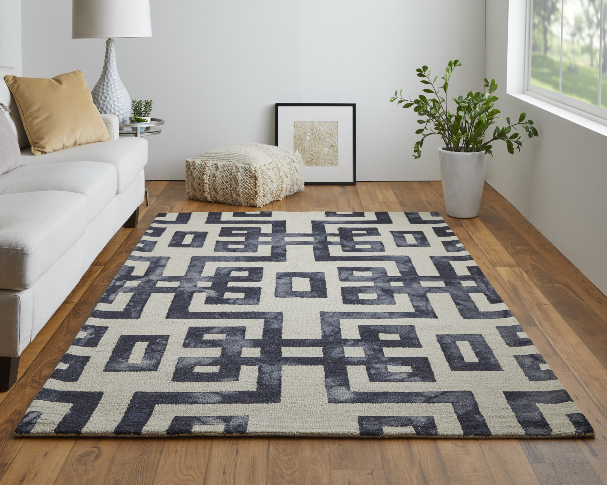 5" X 8" Ivory And Black Wool Tufted Handmade Area Rug