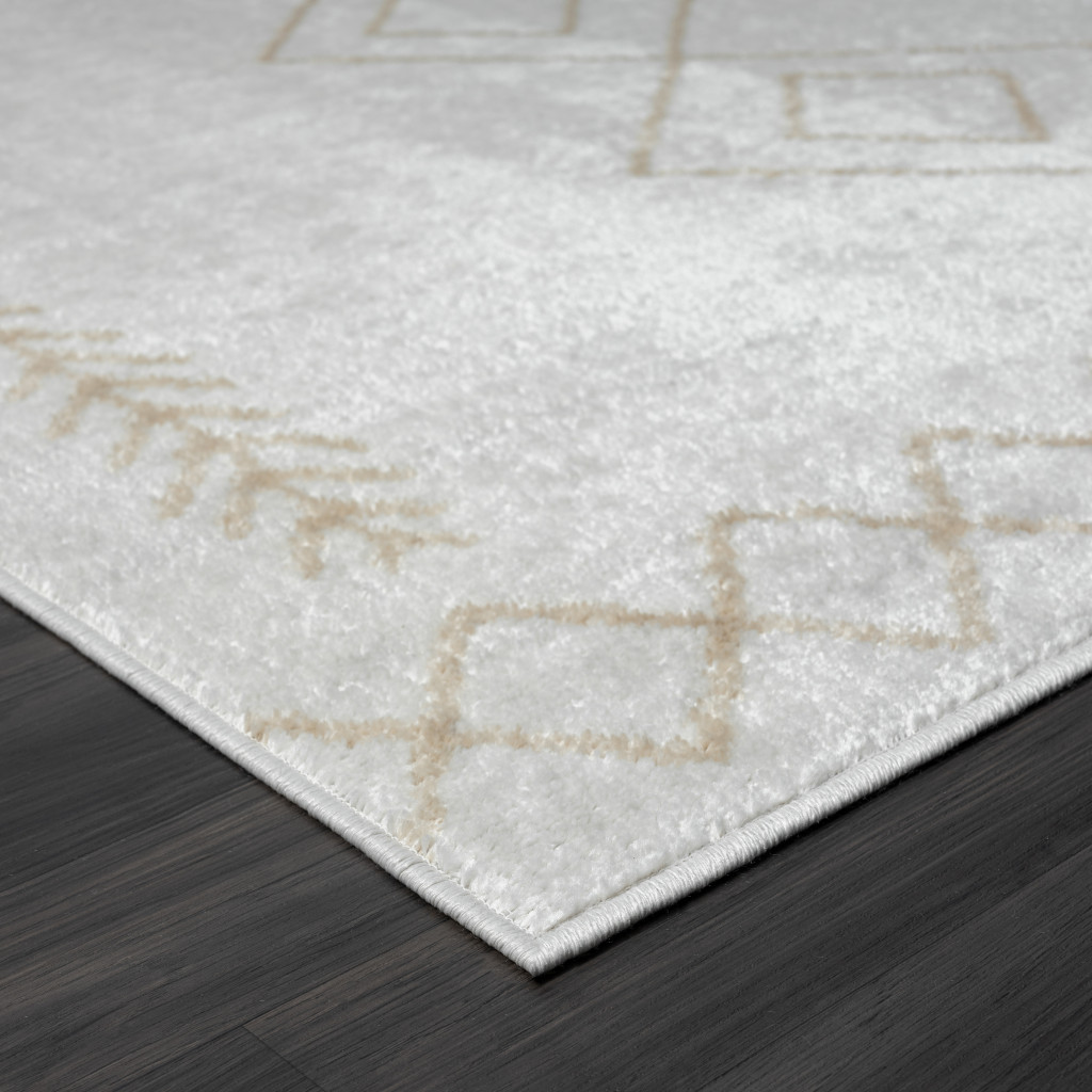 5" X 7" Cream Diamond Area Rug