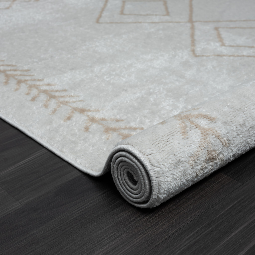 5" X 7" Cream Diamond Area Rug