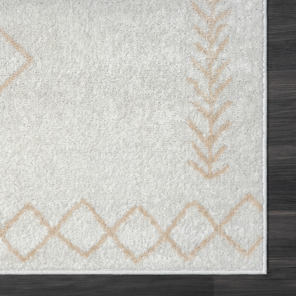 5" X 7" Cream Diamond Area Rug