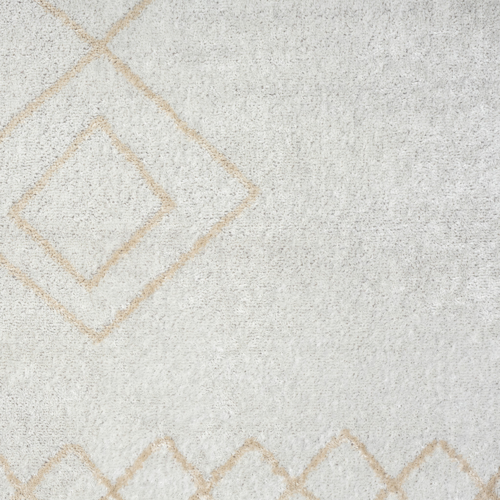 5" X 7" Cream Diamond Area Rug