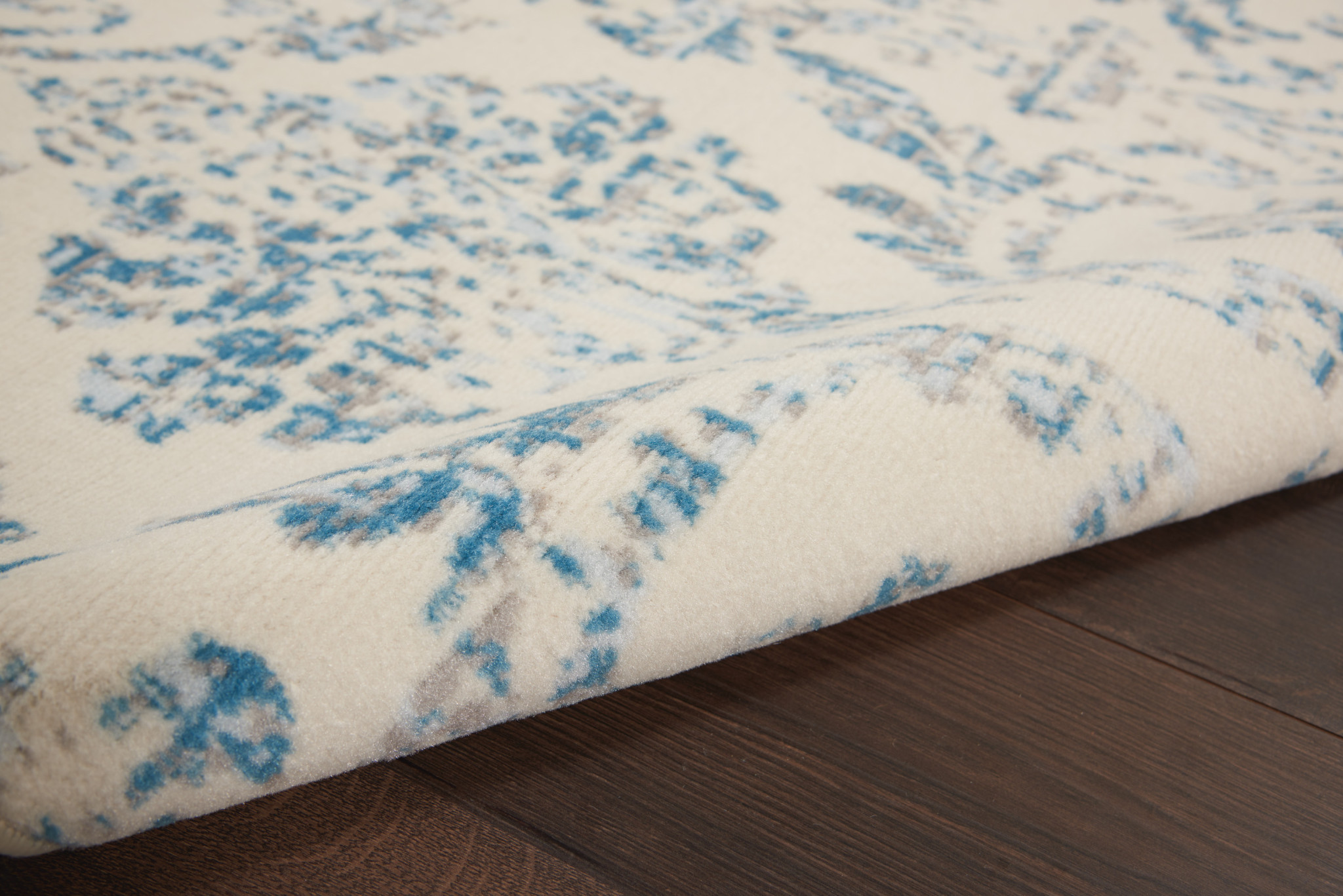 4" X 6" Cream Damask Power Loom Area Rug