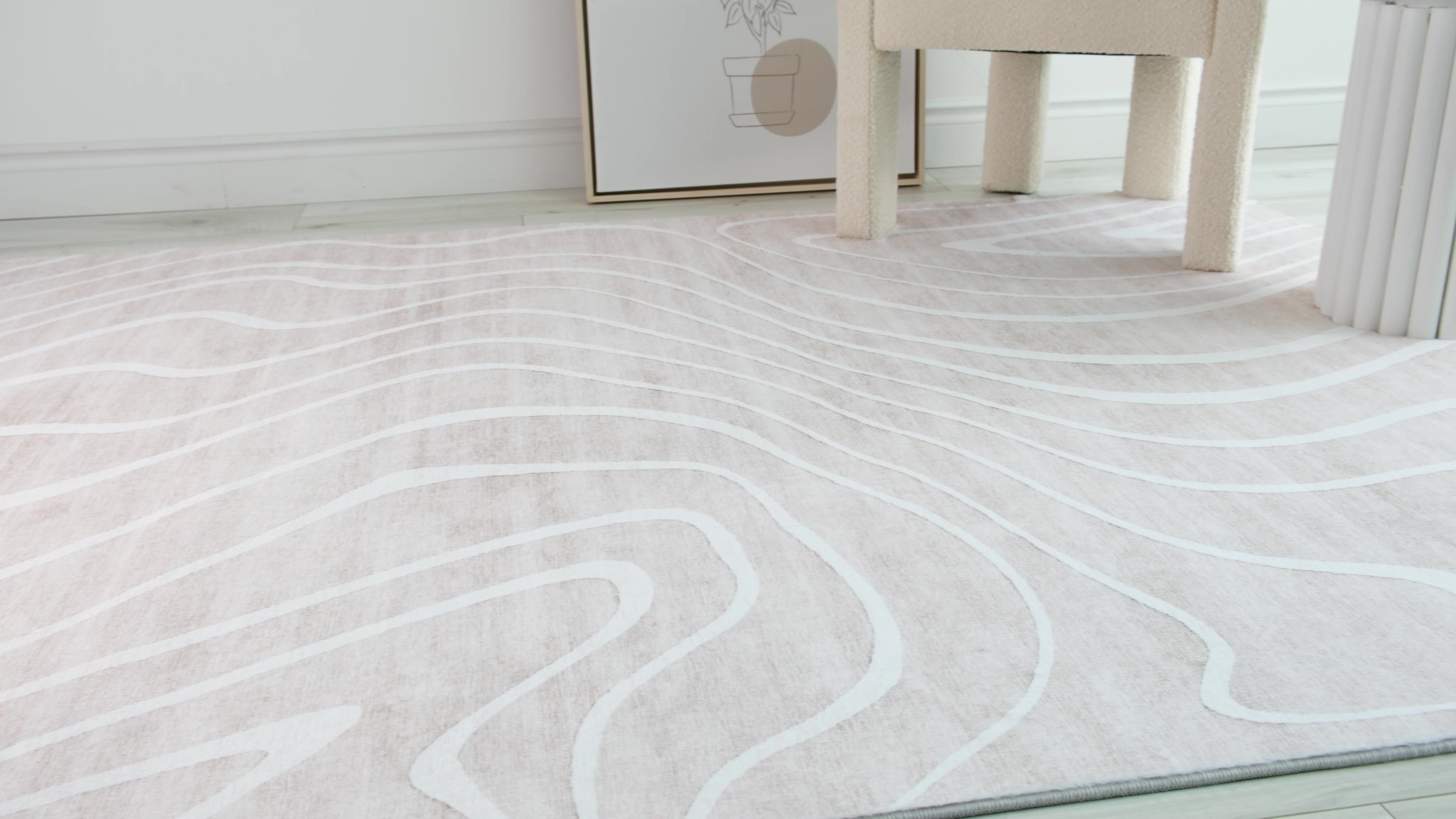 4" X 6" Beige and Ivory Abstract Distressed Area Rug