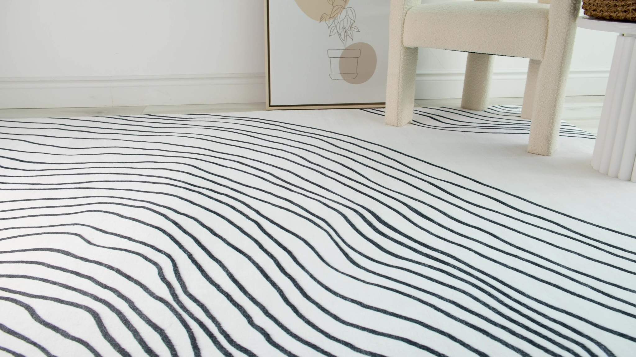 4" X 6" Black and White Abstract Area Rug