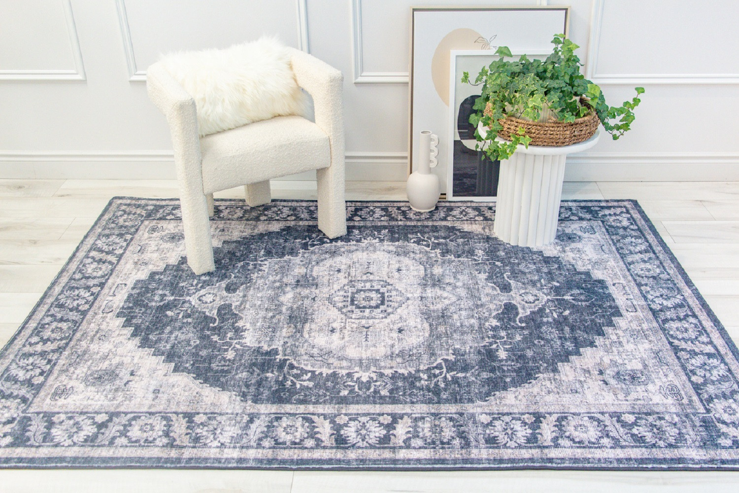 5 x 8 Black and gray Oriental Area Rug