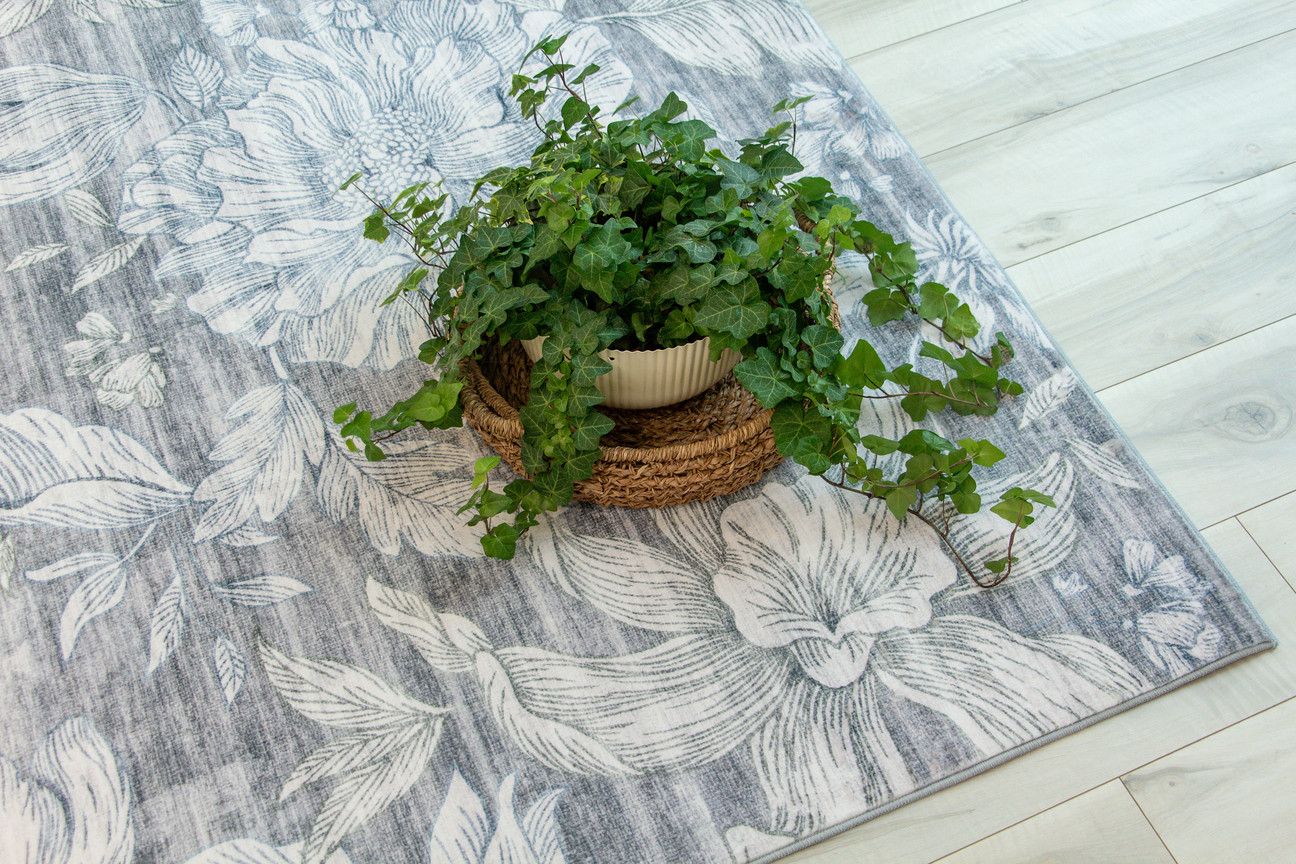 5" X 8" Gray and Beige Floral Area Rug