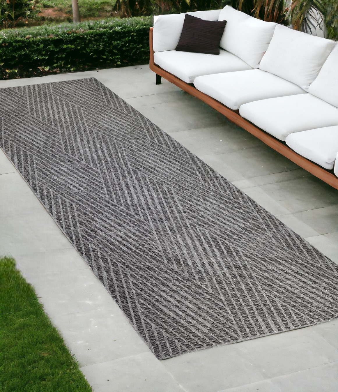 8' Runner Gray and Blue Geometric Stain Resistant Indoor Outdoor Runner Rug-531615-1