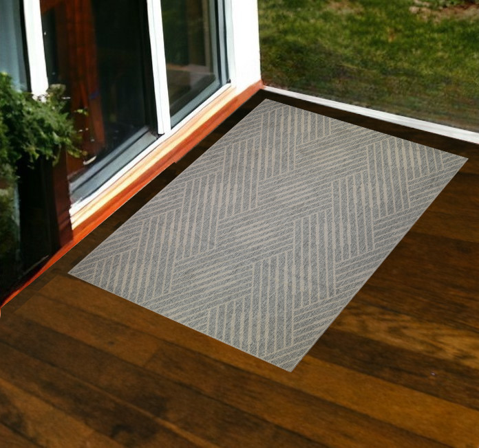 2' x 3' Gray Geometric Stain Resistant Indoor Outdoor Area Rug-531632-1