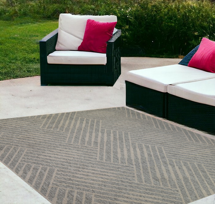 4' x 6' Gray Geometric Stain Resistant Indoor Outdoor Area Rug-531633-1