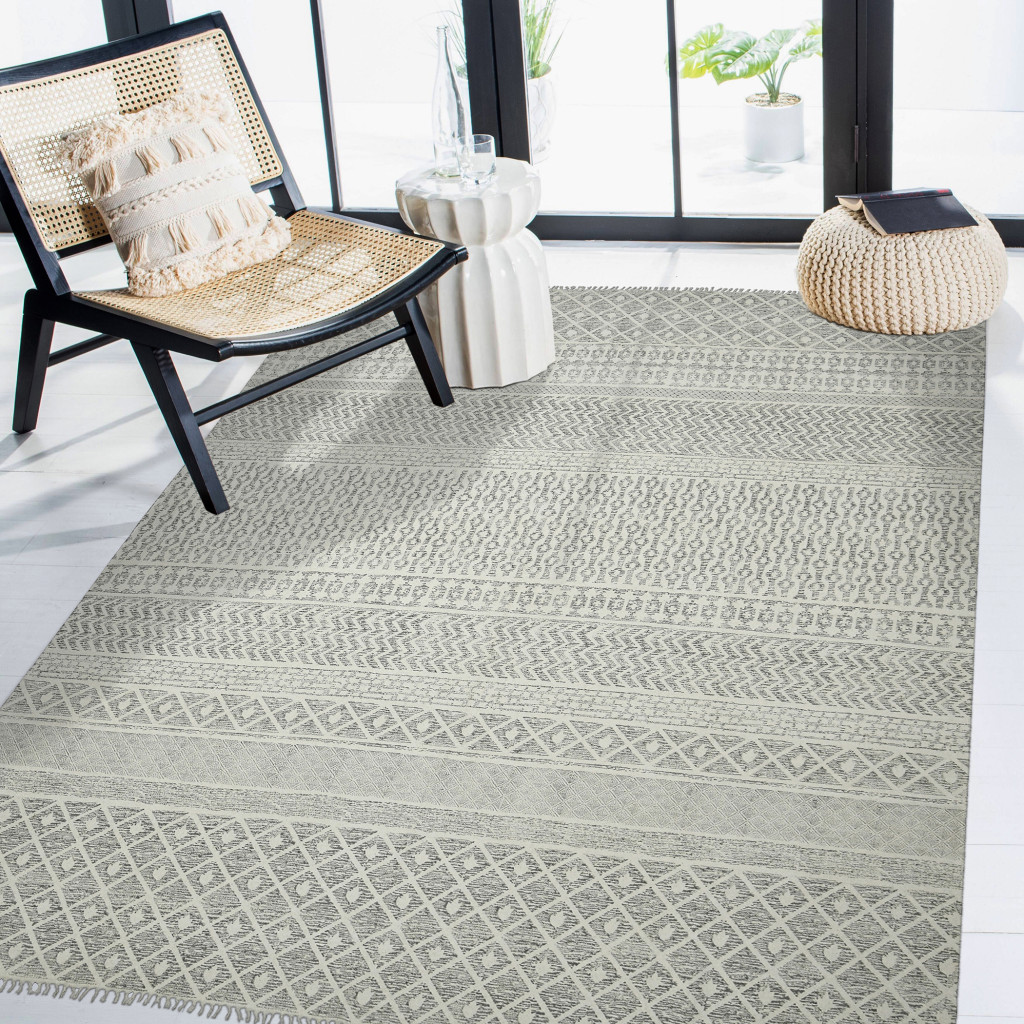 7" X 10" Gray Geometric Flatweave Handmade Distressed Area Rug With Fringe