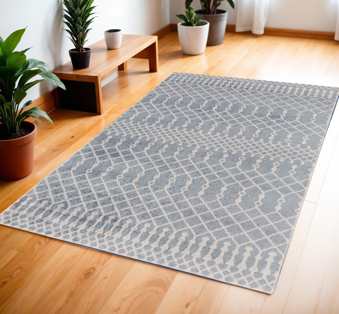 4" X 6" Blue and Ivory Abstract Power Loom Washable Area Rug
