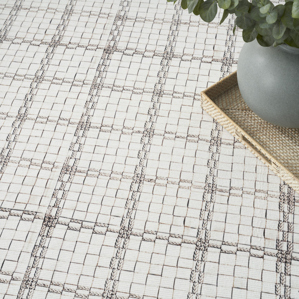 5" X 7" Ivory and Gray Geometric Power Loom Washable Non Skid Area Rug