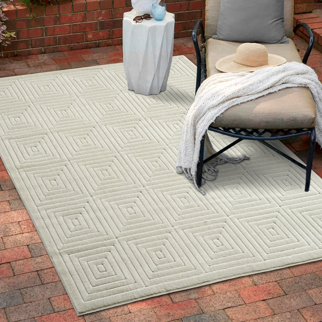 5" X 7" Ivory Geometric Area Rug