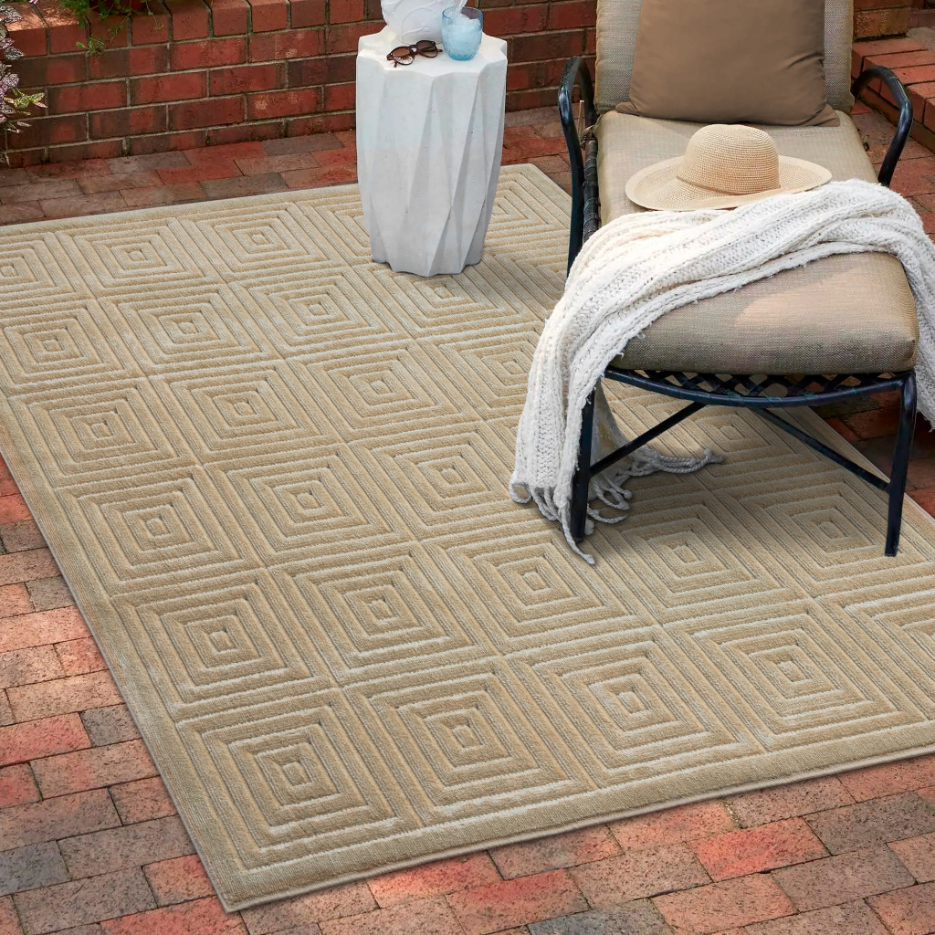 5" X 7" Beige Geometric Area Rug