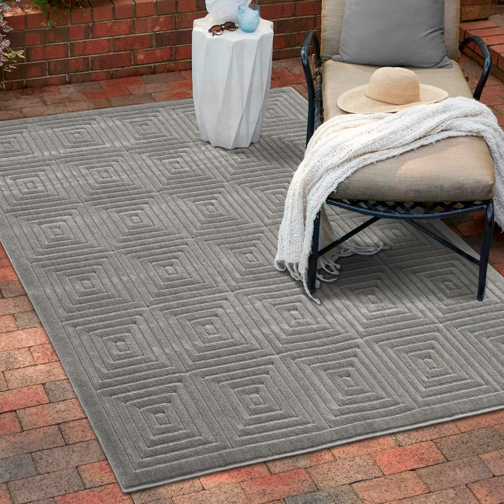 5" X 7" Gray Geometric Area Rug