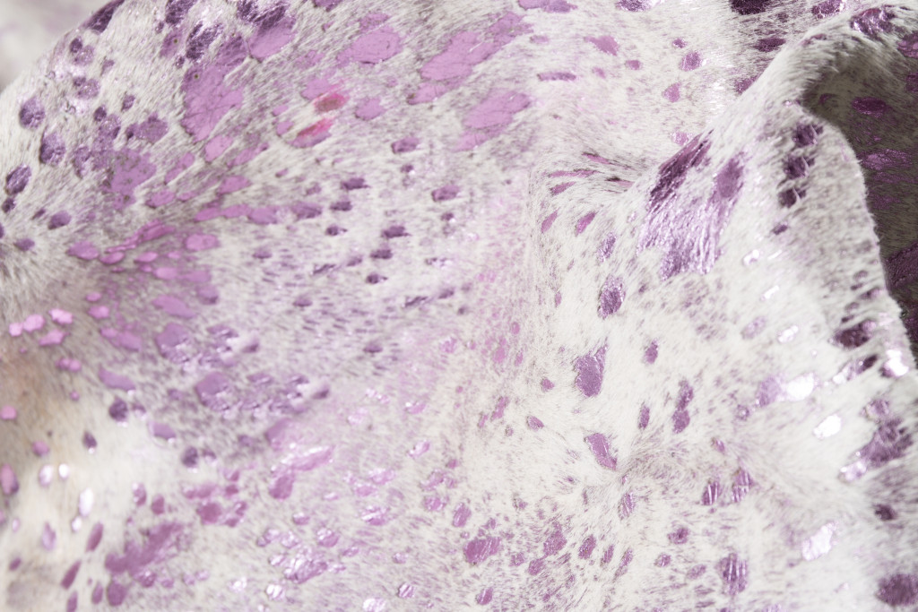 5" X 7" Gray and Pink Cowhide Hand Knotted Area Rug