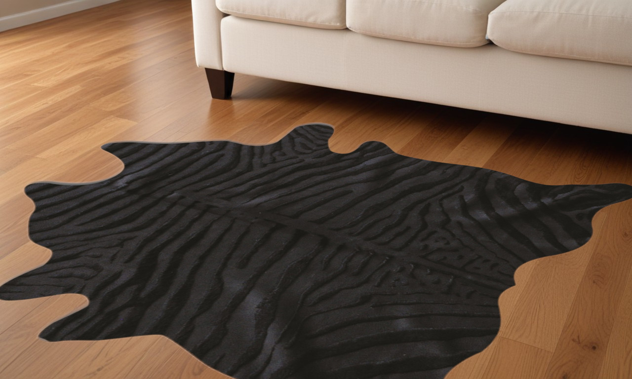 5' x 7' Black Cowhide Hand Knotted Area Rug-544366-1