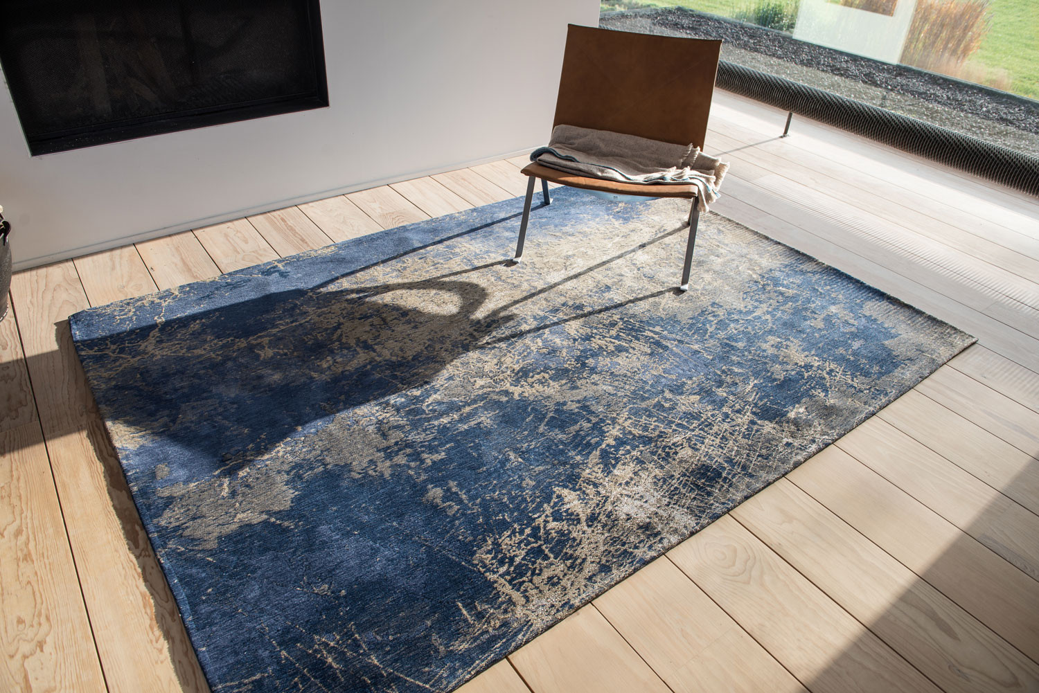 6" X 8" Blue and Gray Abstract Non Skid Area Rug
