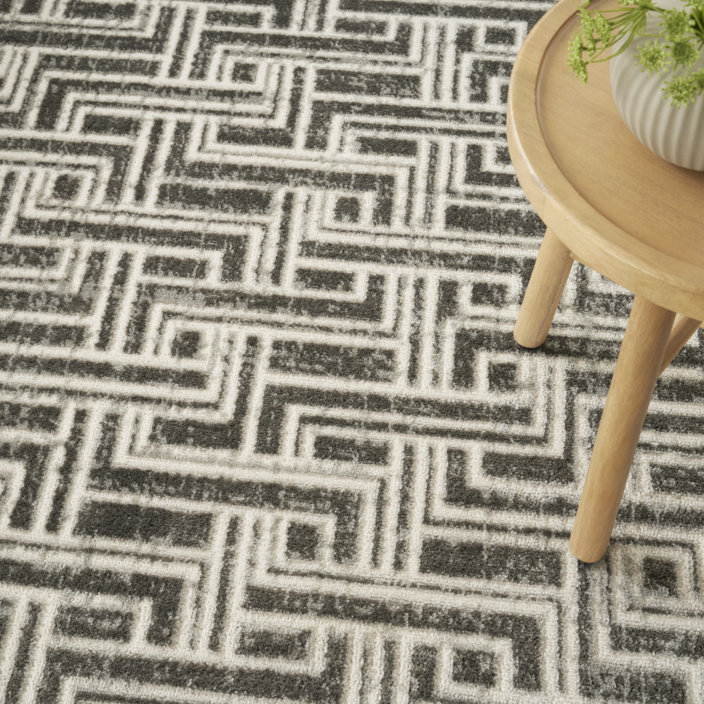 4" X 6" Gray Geometric Distressed Area Rug