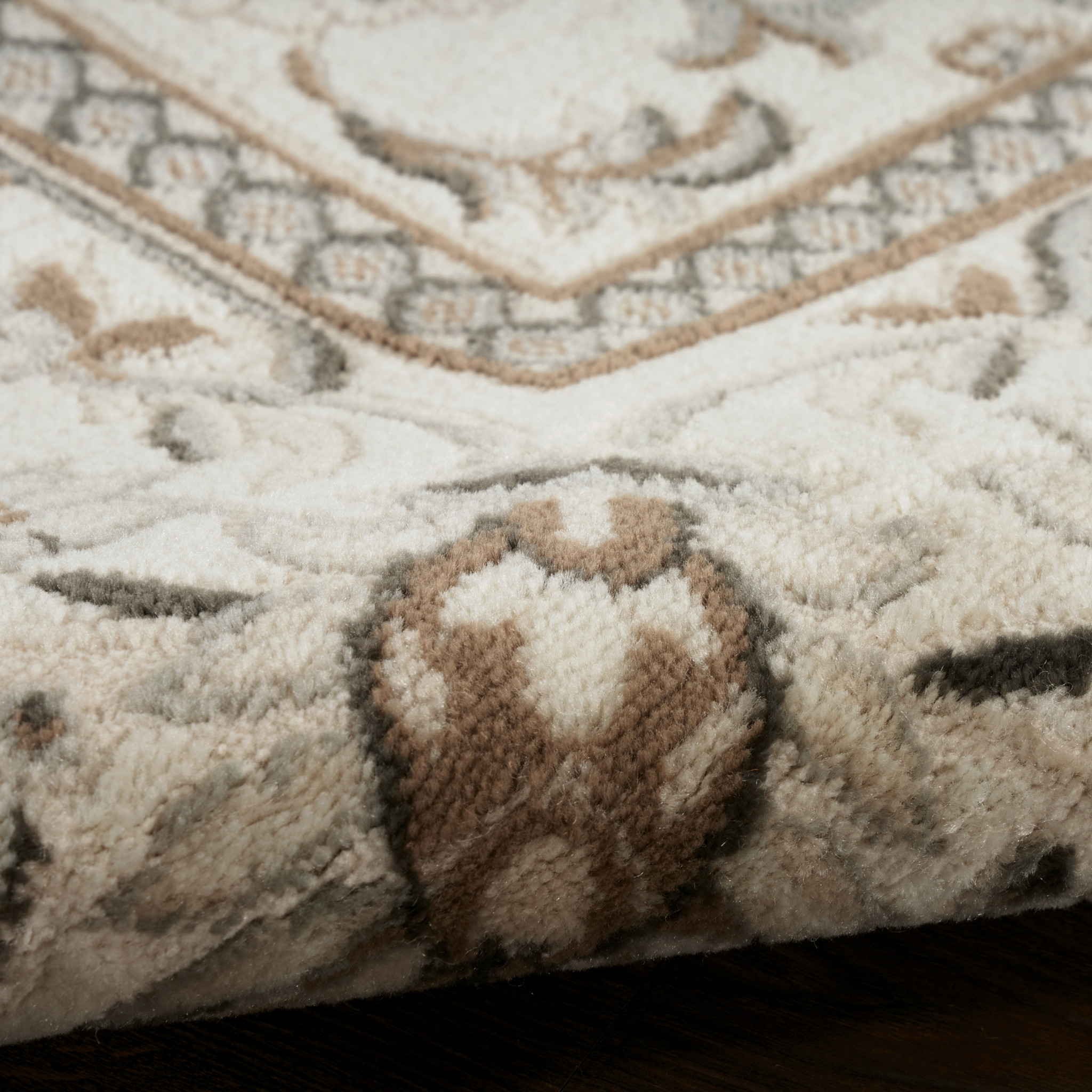 5" X 7" Cream Floral Distressed Area Rug