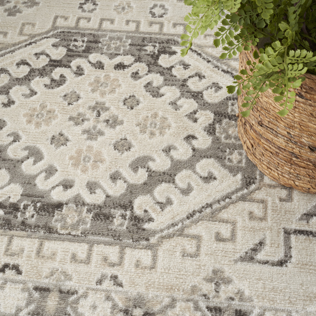 4" X 6" Gray Geometric Distressed Area Rug