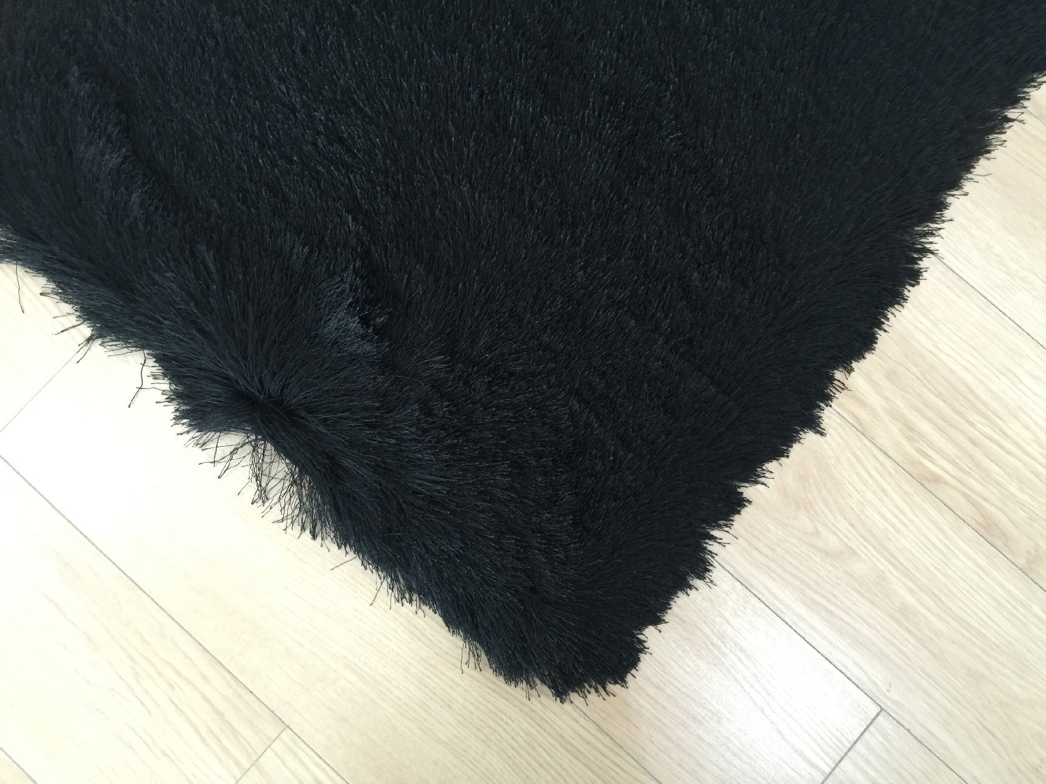 5" X 7" Black Shag Hand Tufted Area Rug