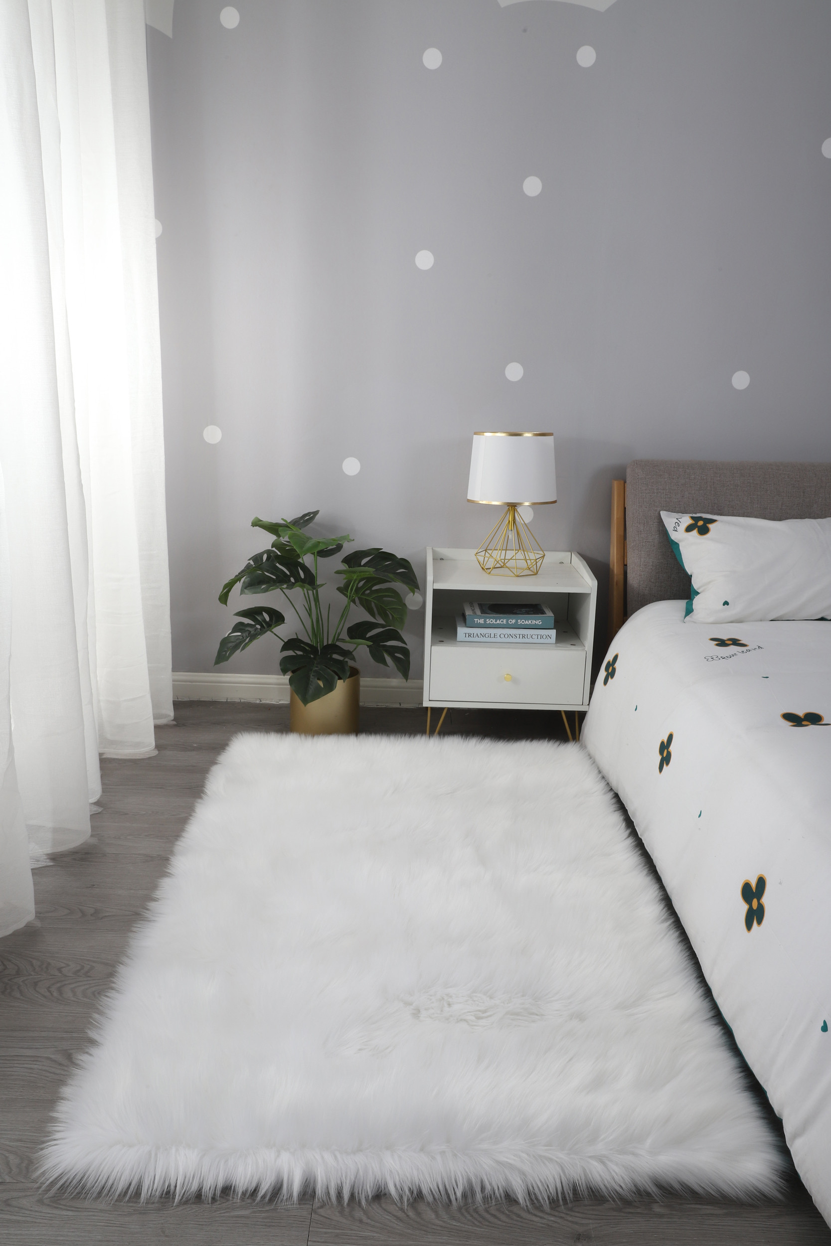 4" X 6" White Faux Sheepskin Shag Washable Area Rug