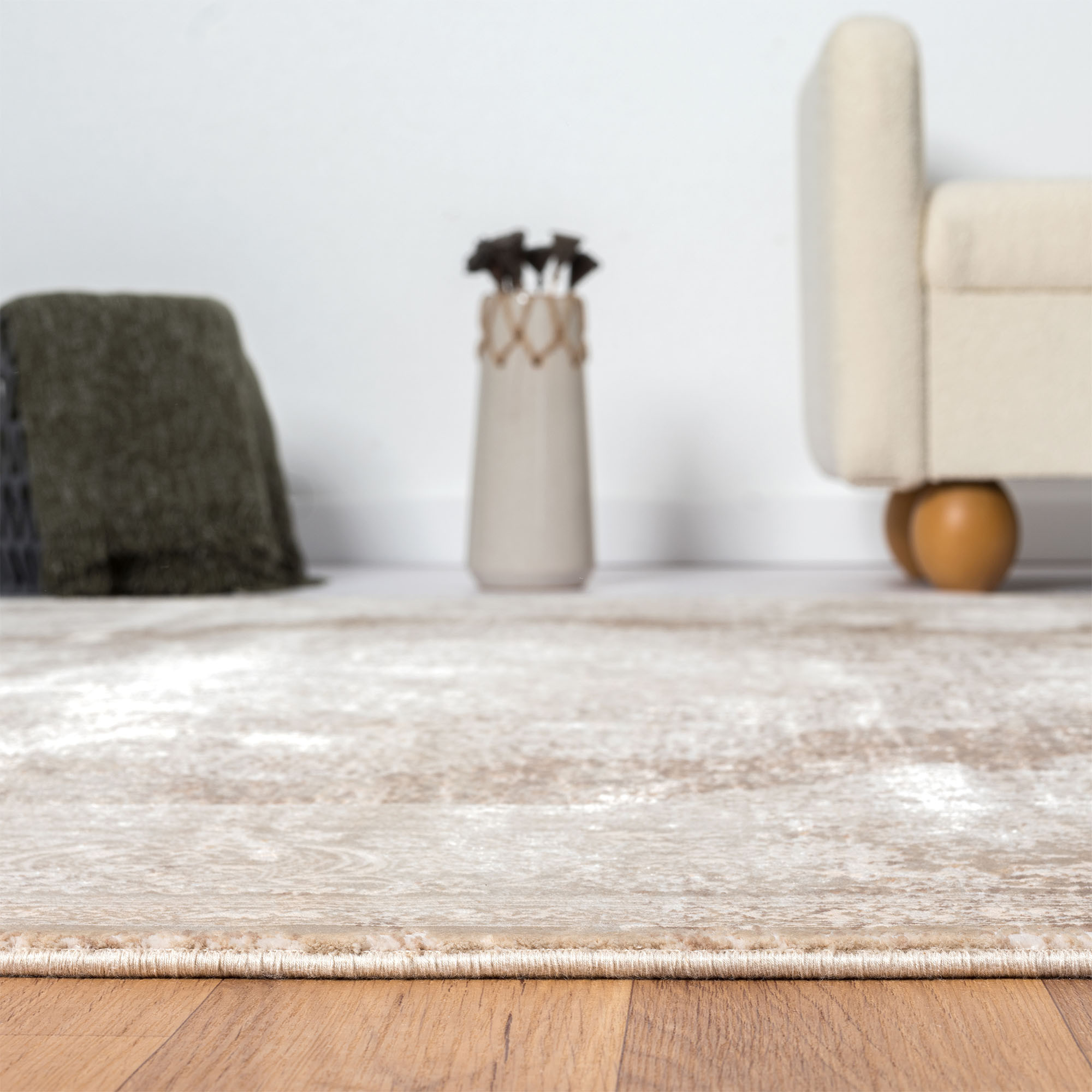 2" X 3" Beige and Ivory Medallion Area Rug