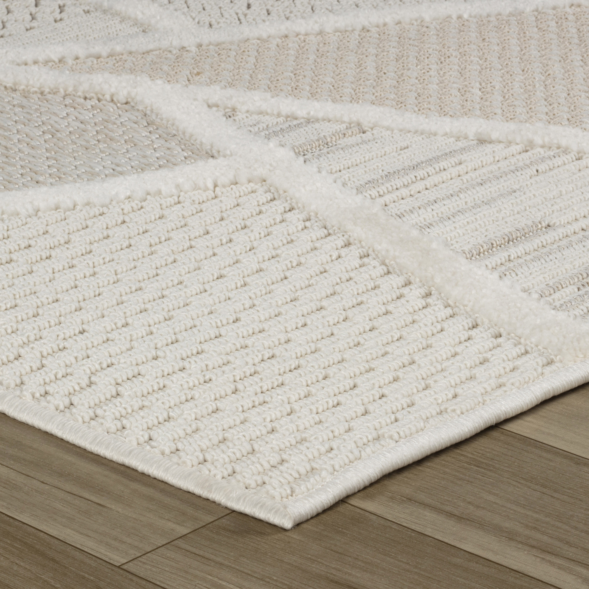 4" X 6" Cream and Beige Geometric Distressed Area Rug