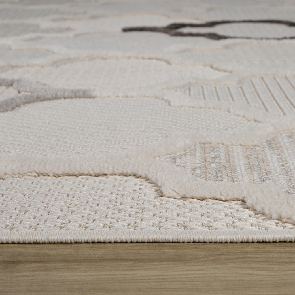 4" X 6" Cream and Beige Geometric Distressed Area Rug