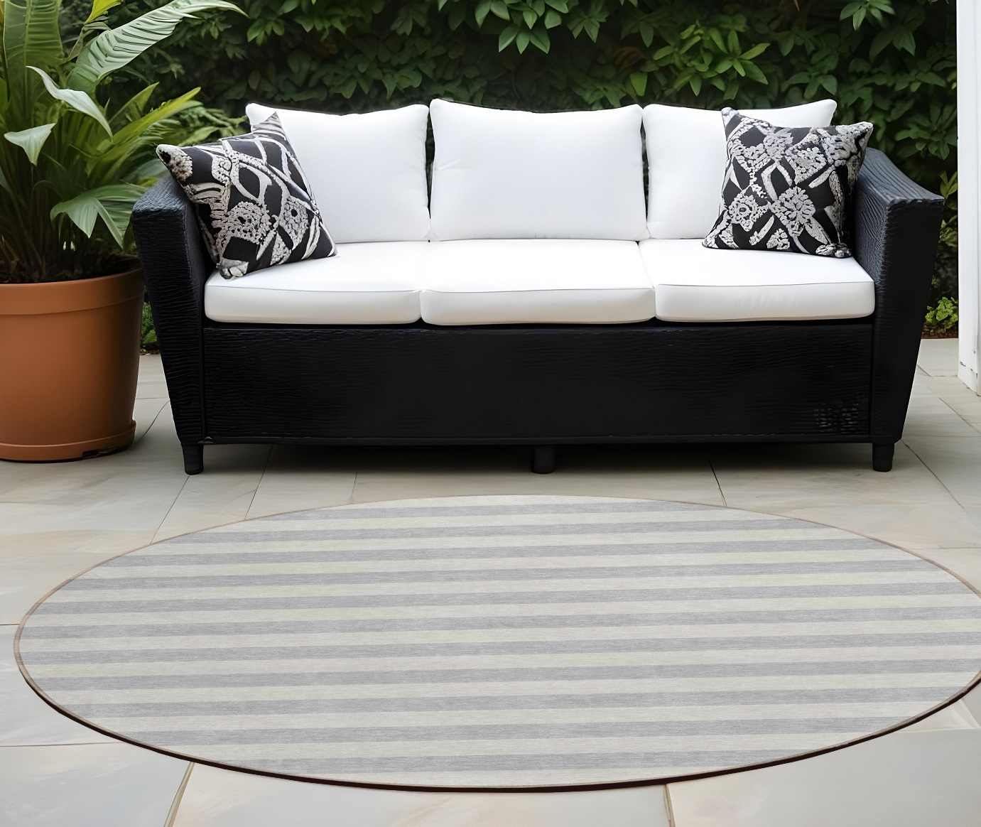 8' Round Gray and Ivory Round Striped Washable Non Skid Indoor Outdoor Area Rug-561100-1