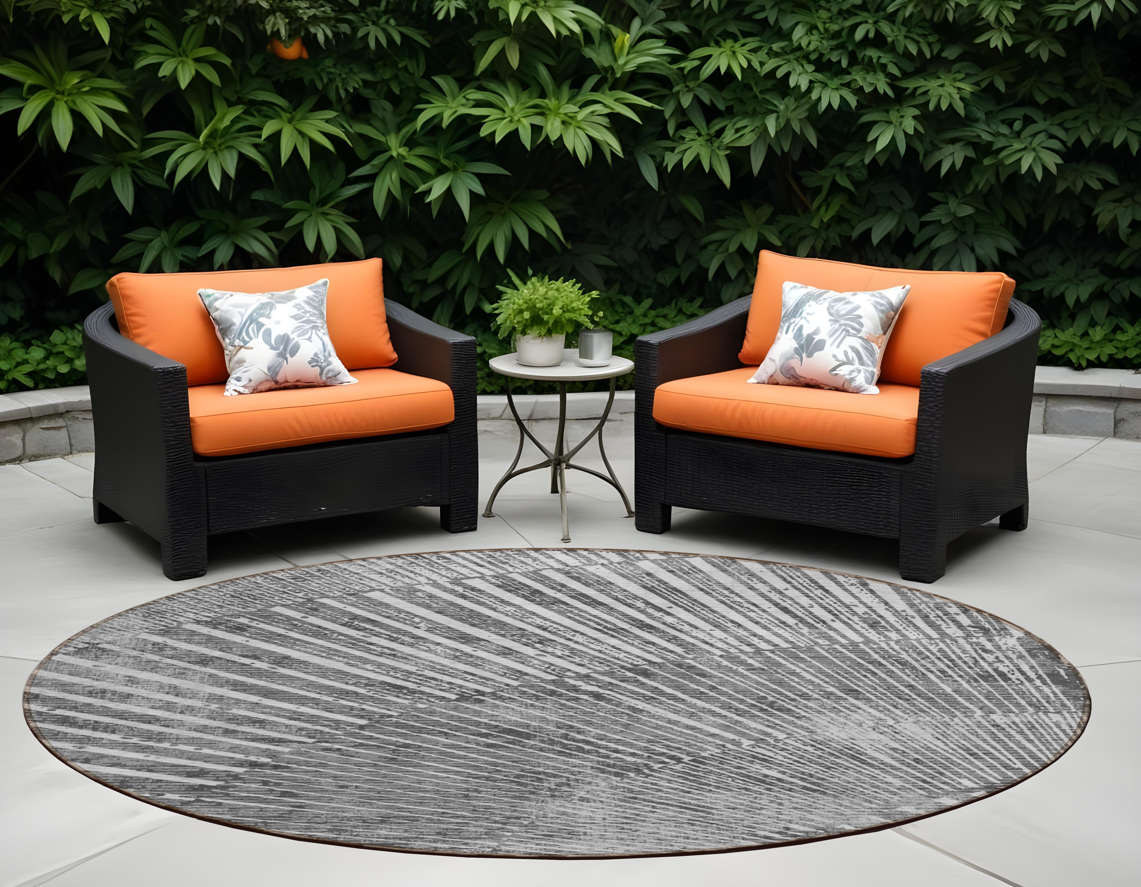 8' Round Gray and Ivory Round Abstract Washable Non Skid Indoor Outdoor Area Rug-561971-1