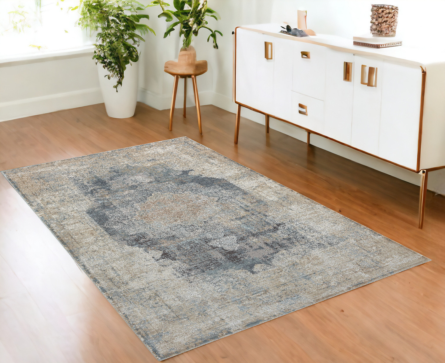 4" X 6" Beige and Gray Medallion Area Rug