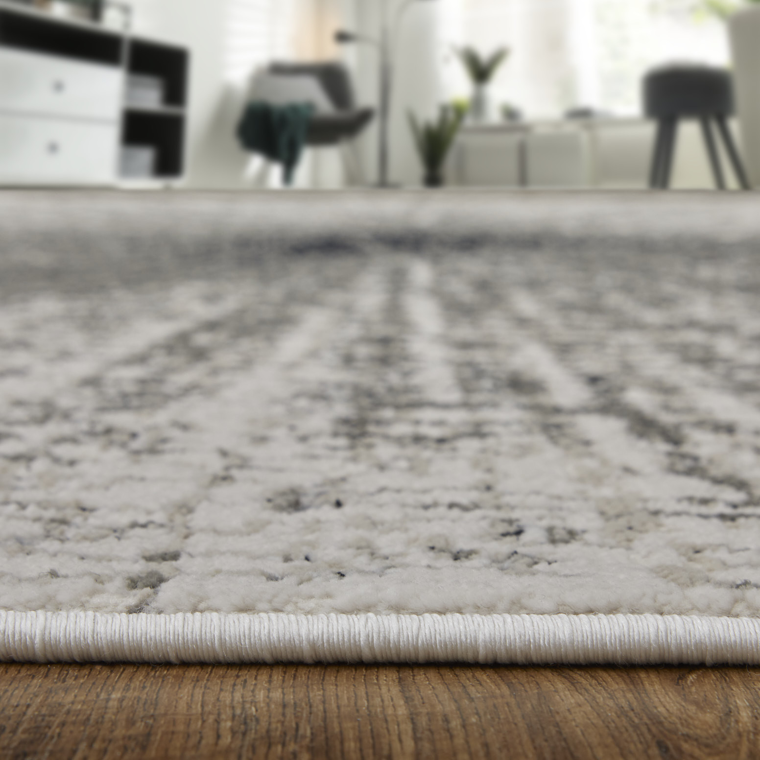 4" X 6" Gray and Ivory Abstract Power Loom Area Rug