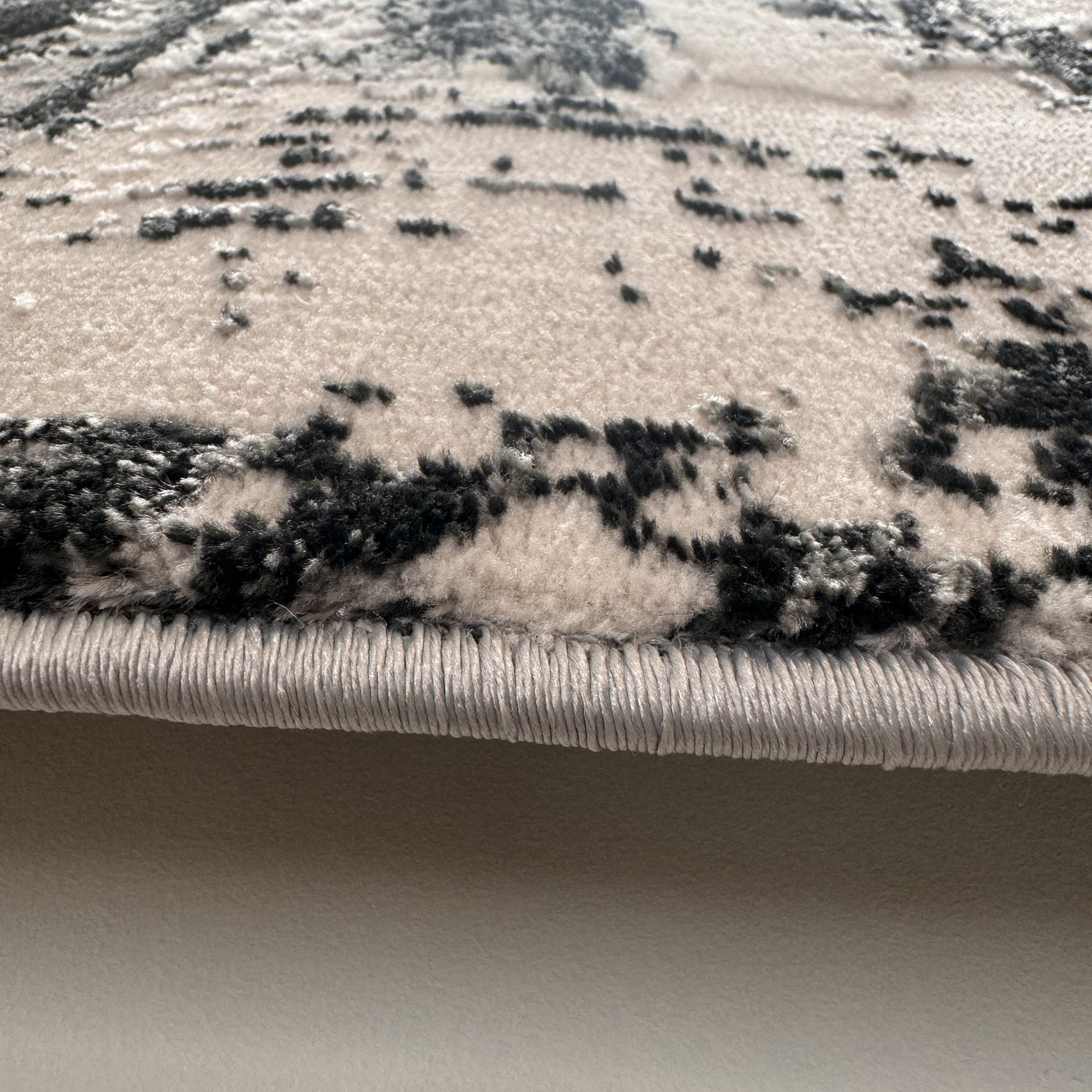 4" X 6" Black Gray and Beige Abstract Area Rug