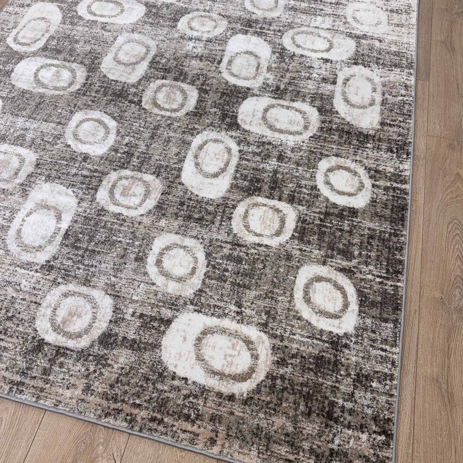 4" X 6" Brown and Beige Abstract Area Rug