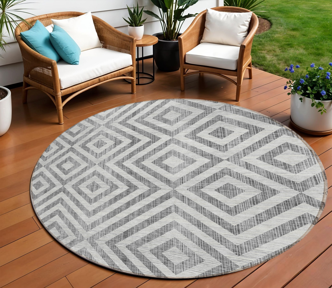 8' Gray Silver And Ivory Round Geometric Washable Indoor Outdoor Area Rug-583716-1