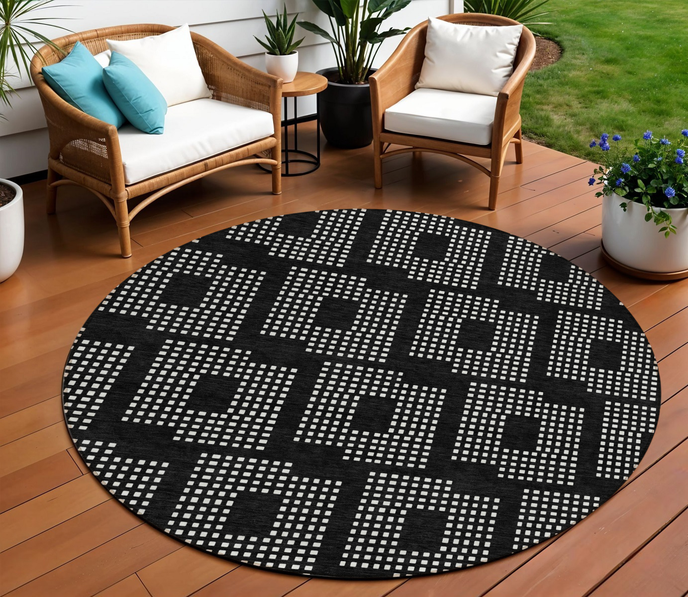 8' Black And Ivory Round Geometric Washable Indoor Outdoor Area Rug-592517-1