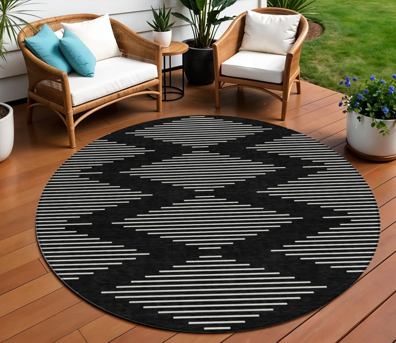 8' Black And Ivory Round Geometric Washable Indoor Outdoor Area Rug-598534-1