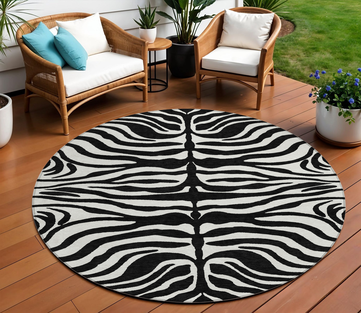 8' Black And Ivory Round Animal Print Washable Indoor Outdoor Area Rug-600590-1