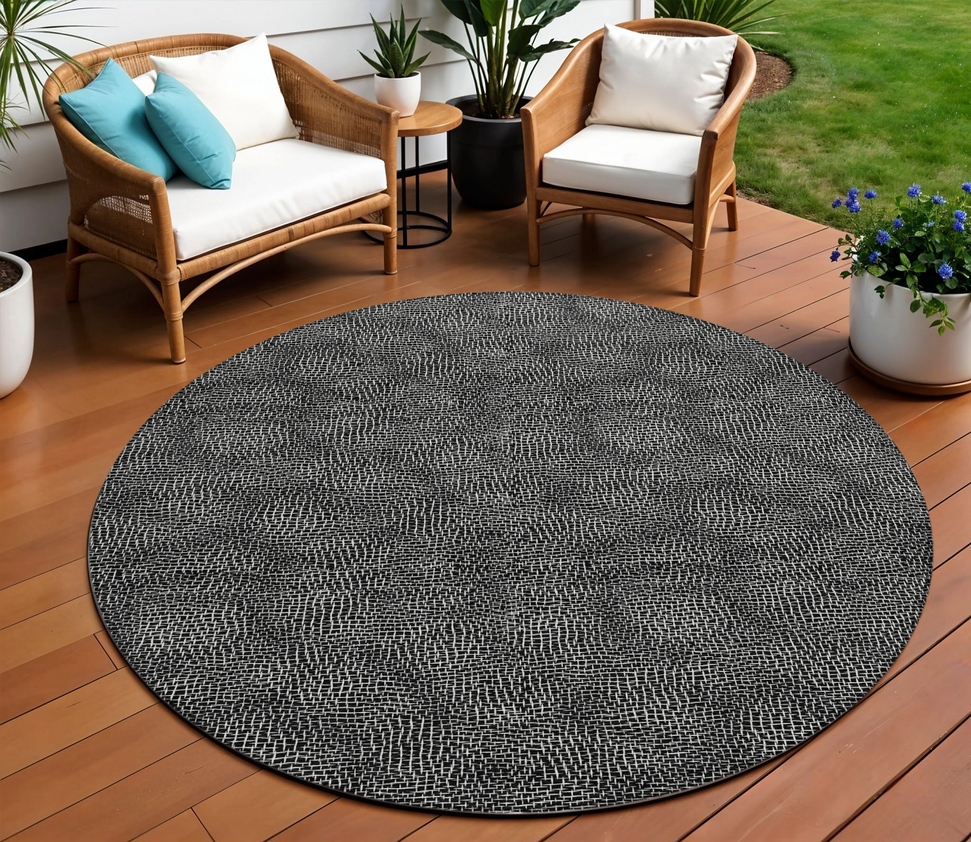 8' Black And Ivory Round Geometric Washable Indoor Outdoor Area Rug-602343-1
